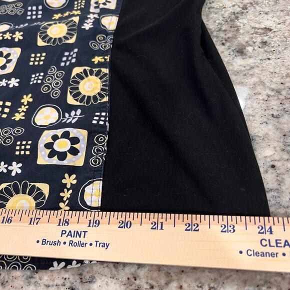 Cherokee Scrub - Women’s XL- Black Yellow Floral - Stretch Sides - Vneck - Picture 5 of 8
